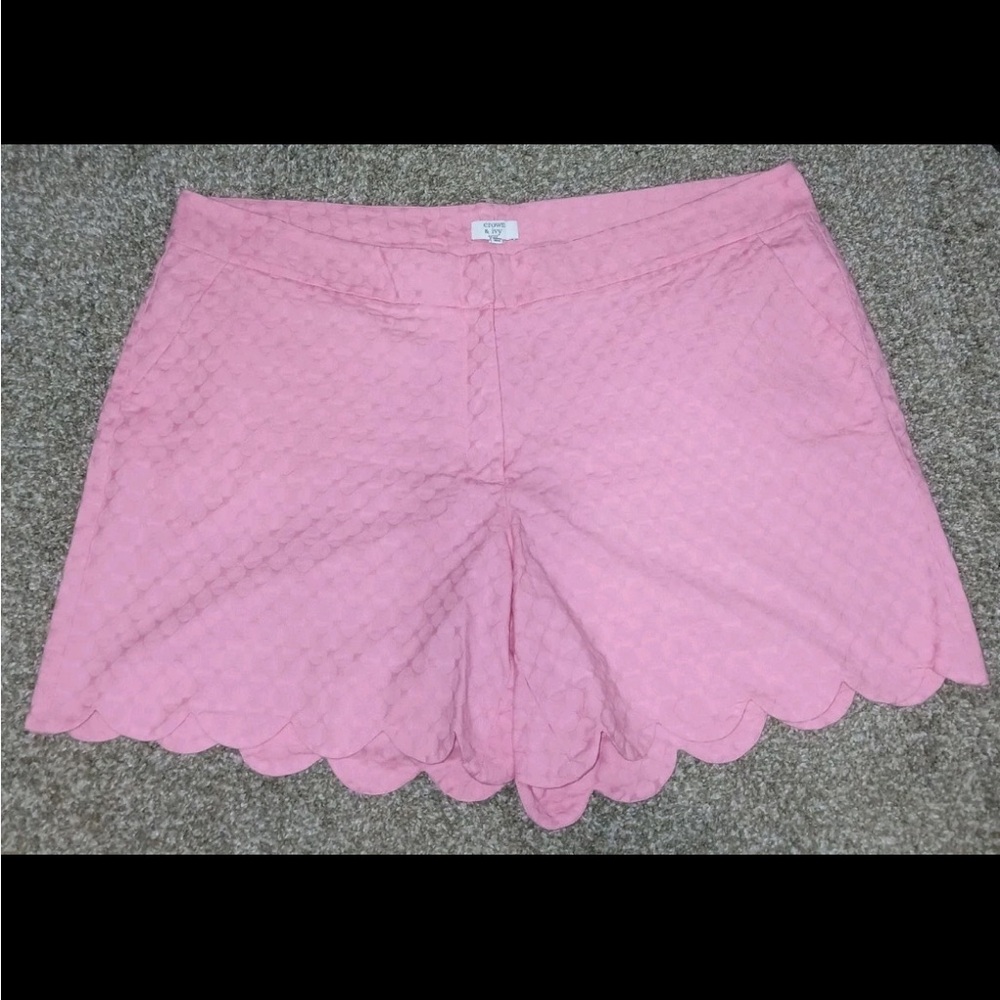 Crown & Ivy curvy women’s Pink scalloped hem shorts size 20W